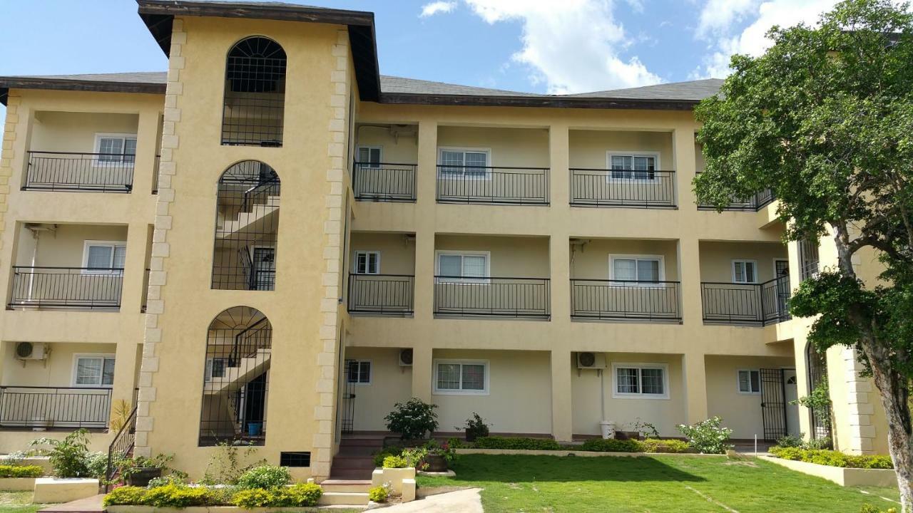 Donhead New Kingston Apt 3 Exterior photo